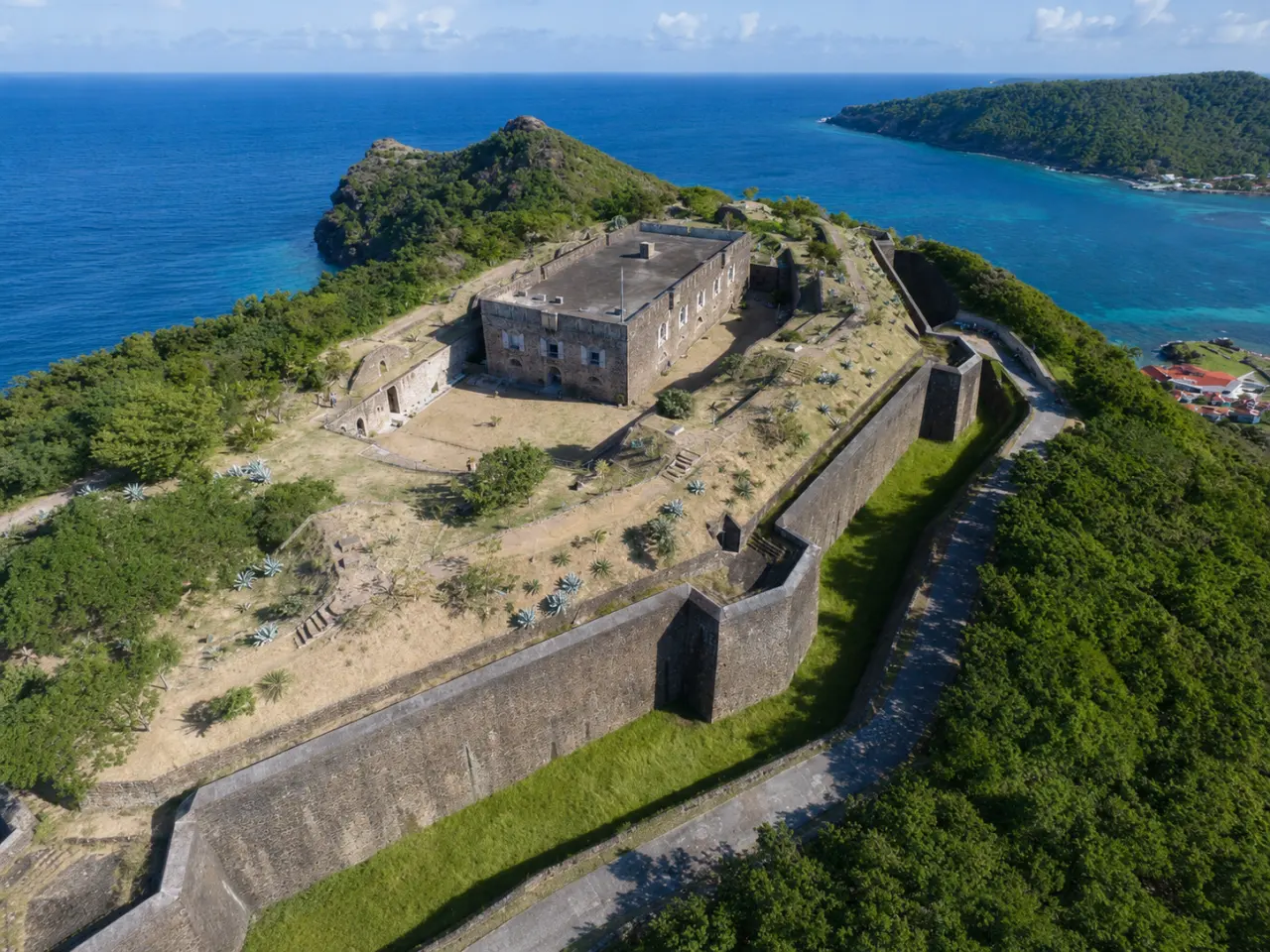 vue du fort napoléon a terre de haut les saintes