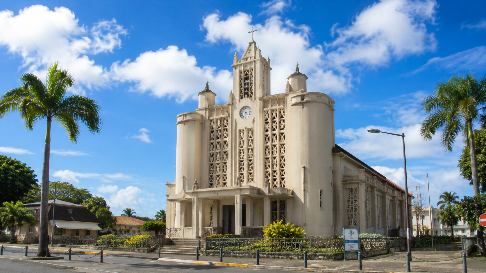 Église Saint-Jean-Baptiste de Baie-Mahault en Guadeloupe.