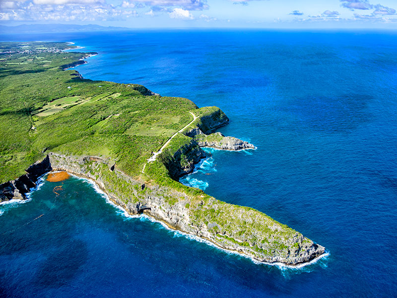 vue aérienne de la pointe de la grande vigie en guadeloupe